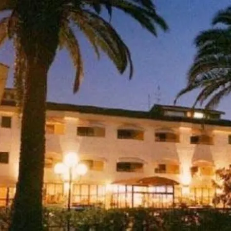Summit Hotel 4*